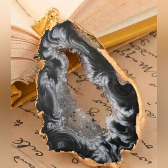 Geode Amethyst Pendant - Picture 2 of 16